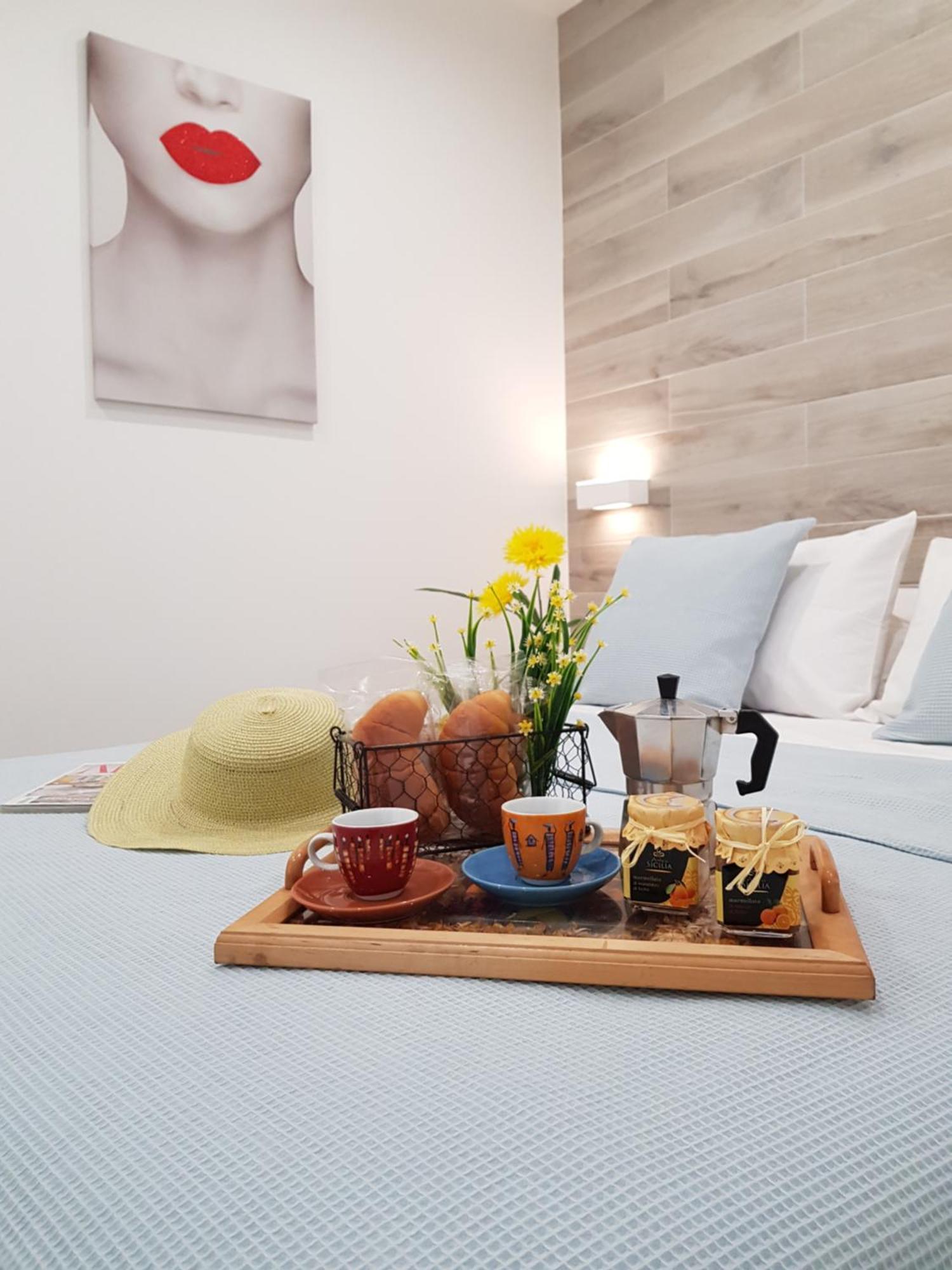 Martin Holiday Apartments Giardini Naxos Bilik gambar